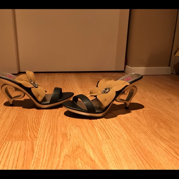 Stunning heart ❤️ heel - Picture 2 of 4